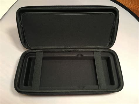 hard shell carrying case  handle fits  standard  keyboards