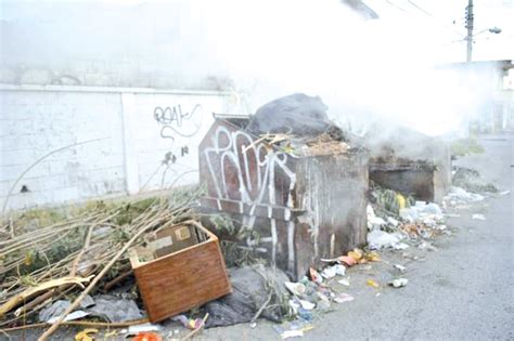 En San Buena Le Prenden Fuego A Los Contenedores De Basura