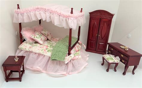 Luxury Dollhouse Four Poster Mahogany Bedroom Suite And Bedding