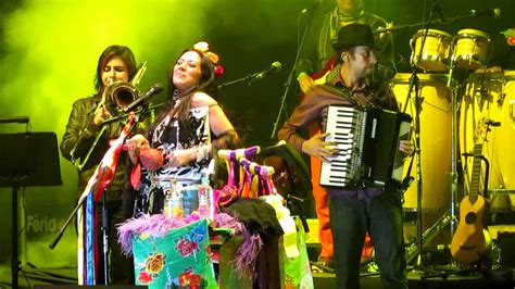 Lila Downs La Cumbia Del Mole Youtube