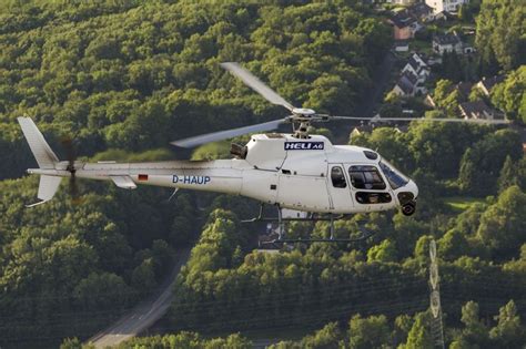 Witten von oben Helikopter der HELI AG bei Filmaufnahmen im Flug über