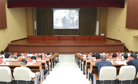 市级领导干部党纪学习教育专题读书班（第二阶段）暨市委理论学习中心组学习会举行