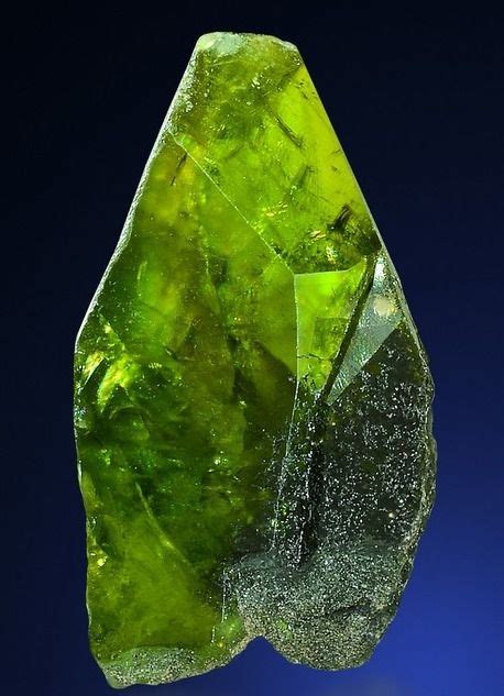 Titanite | Minerals crystals rocks, Minerals and gemstones, Stones and ...