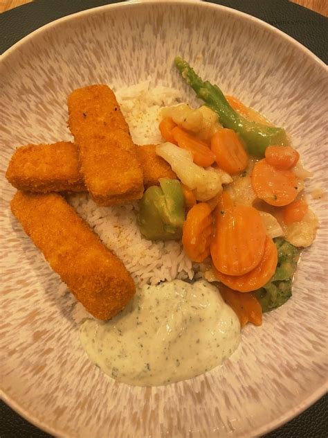 Vegane Fischstäbchen mit Gemüse Reis und leckerem Dip Vegan Food Vibes