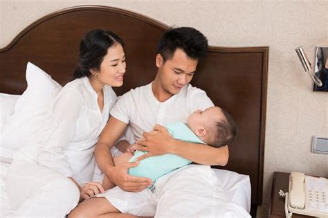 Ini Cara Membiasakan Bayi Tidur Siang Alodokter