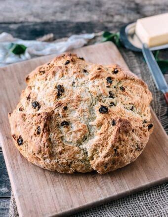 Easy Irish Soda Bread With Raisins The Woks Of Life