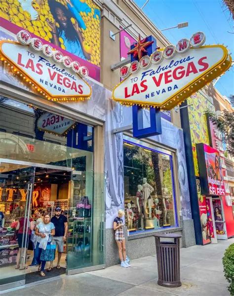 The LINQ Promenade On The Vegas Strip (The Ultimate Guide) - FeelingVegas