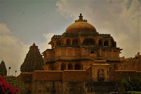 The second longest wall in the world at Kumbhalgarh Fort, Rajasthan