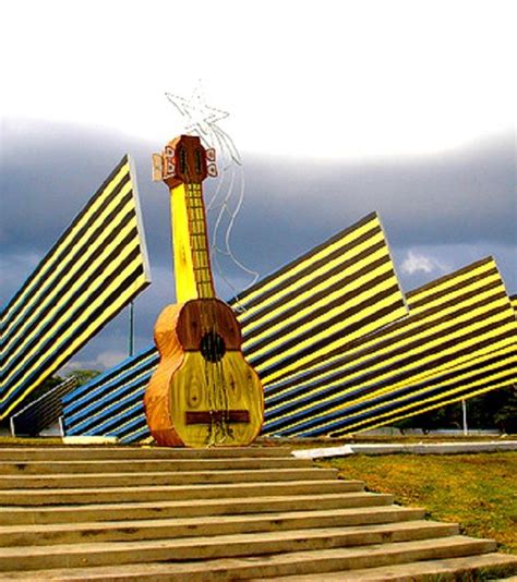 Monumento Al Sol Naciente Y Al Cuatro Barquisimeto Venezuela