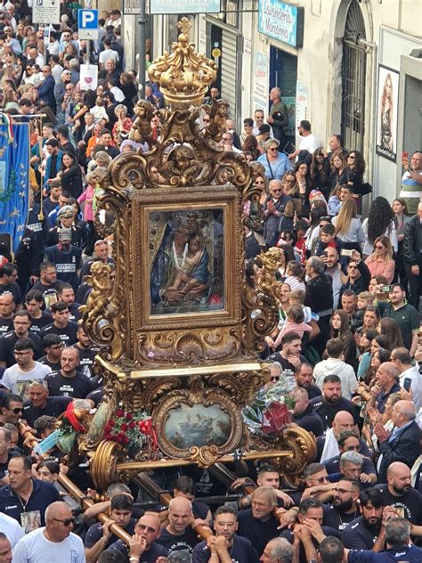 Torre Annunziata Ottobre Un Mare Di Fedeli Per La Madonna Della Neve