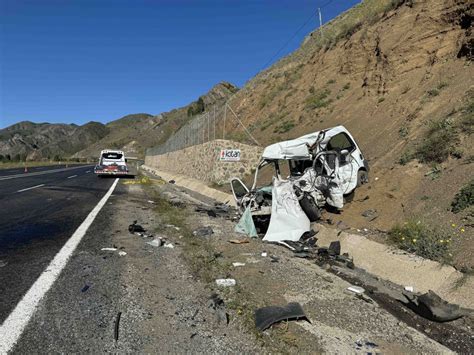 Erzurum Da Kahreden Kaza Ambulans Ile Hafif Ticari Ara Arp T