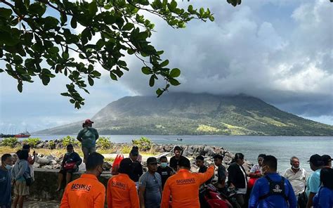 Emiten alerta de Tsunami en Indonesia tras erupción de volcán El