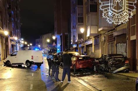 Un conductor borracho y sin carné destroza siete coches aparcados en