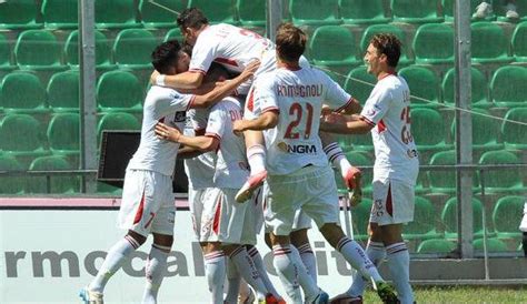 Serie B Il Carpi Torna A Vincere Pari Bologna Livorno Catania E