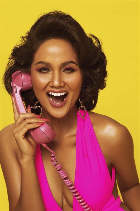 HHen Niê chơi lớn tung bộ ảnh diện bikini khoe hình thể bỏng mắt kỷ niệm 03 năm đăng quang Sao