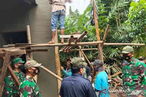 TNI Dan Warga Gotong Royong Bangun Bekasi Melalui TMMD ANTARA News