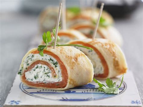 Rolled crepes with smoked salmon and cream cheese recipe | Eat Smarter USA