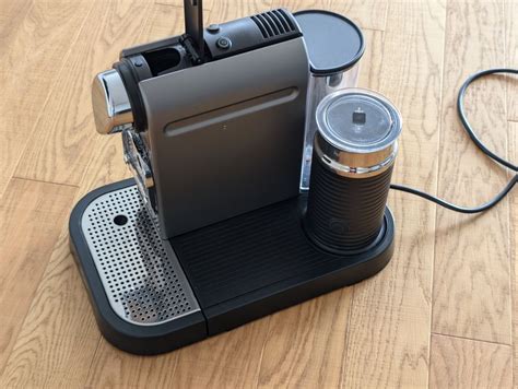 Nespresso Citiz Titan mit Milchschäumer hot cold Kaufen auf Ricardo