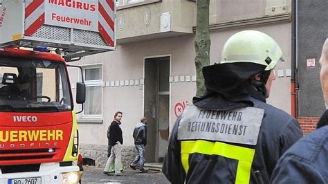 Feuerwehr Bochum löscht Küchenbrand Bewohner im Hospital