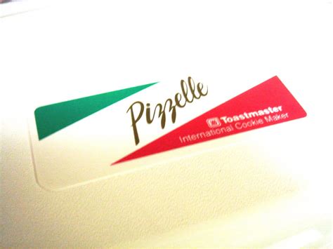 W A F F L E S N T R E E S Meet The Pizzelle