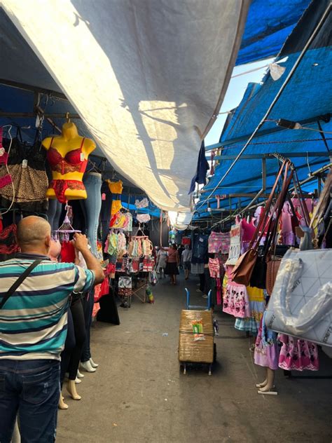 Corredor da feira hippie de Goiânia Fair Grounds Fun Travel Hall