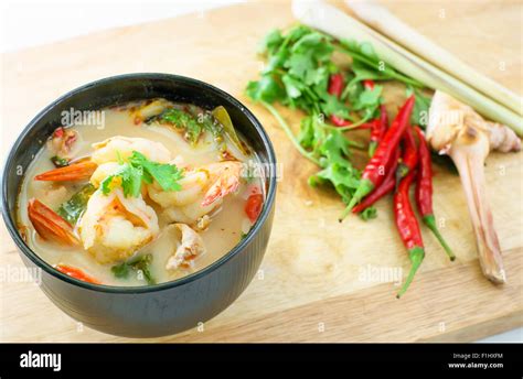 Tom Yum Kung sopa picante tradicional thai Fotografía de stock Alamy