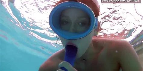 Dildo Sucking Underwater Tnaflix