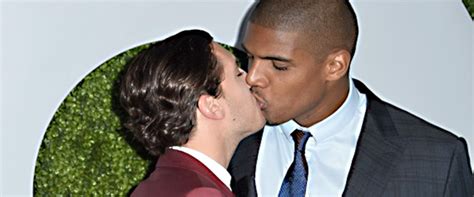 Openly Gay Football Player Michael Sam Kisses Boyfriend On ESPN Leon