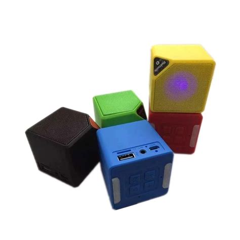 Portable Mini Cube Speaker Square Speaker With Build In Microphone