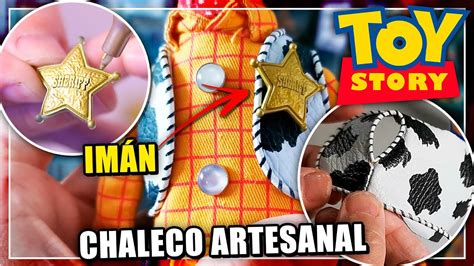 El Woody perfecto con chaleco artesanal y estrella de impresión 3D