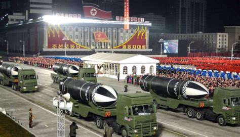 Corea Del Norte Exhibe Misiles Intercontinentales Y Armas Nucleares En