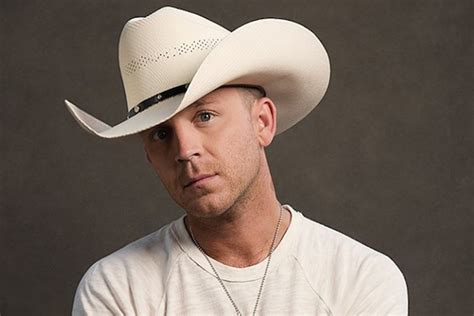 Stray Dog Album Of Justin Moore Buy Or Stream Highresaudio