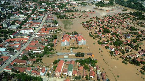 Las Peores Inundaciones En Los Balcanes En Un Siglo Dejan Ya Al Menos