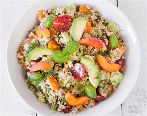 Food Porn Vegan Style ŚWIEŻA LETNIA SAŁATKA Z KUSKUSEM AWOKADO POMIDORKAMI KOKTAJLOWYMI