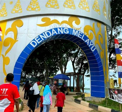 Mengabadikan Landmark Kota Batam dari Pantai Dendang Melayu | Harian Kepri