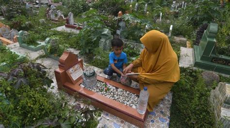 Bacaan Doa Ziarah Kubur Lengkap Arab Latin Dan Artinya Off