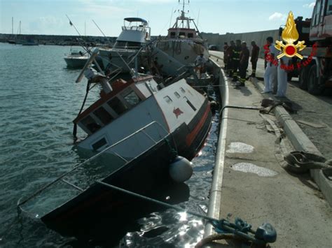 Peschereccio Che Imbarca Acqua Salvato Dai Vigili Del Fuoco Gazzetta