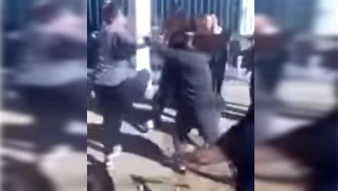 VIDEO Se arma batalla campal entre madres afuera de un jardín de