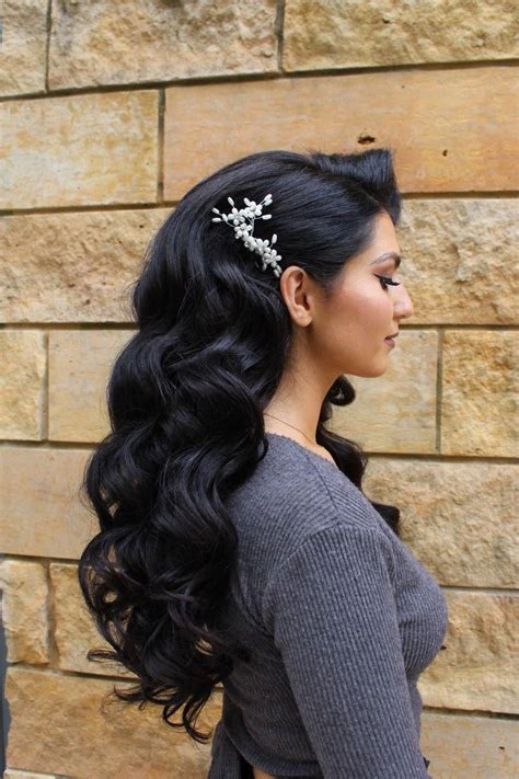 Big Glam Waves For Wedding Hair With Volume And One Side Back Weddinghairupdos Wedding Hair