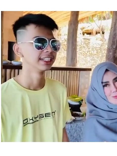 6 Potret Kebersamaan Amy Qanita Dan Dimas Kembaran Raffi Ahmad Bak