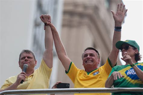 Tarcísio enaltece Bolsonaro na Paulista Nunes é discreto 25 02 2024