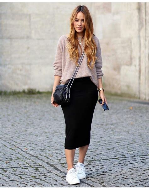 Chic Ways To Wear A Skirt In A Casual Setting