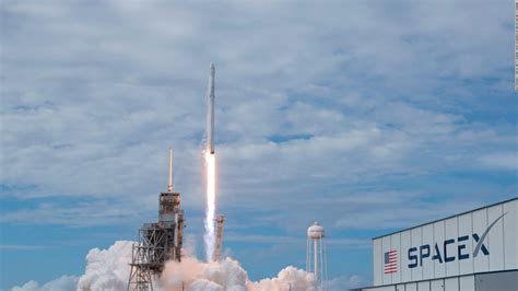 Spacex Pone En órbita Una Nueva Flotilla De Satélites Para El Servicio