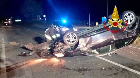 Incidente Stradale A Santa Lucia Auto Si Ribalta Due Feriti Cronaca