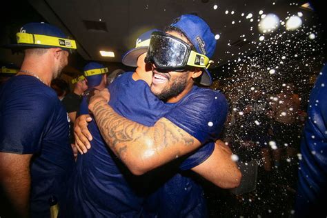 Kansas City Royals celebrate after gaining Wild Card berth | Kansas ...