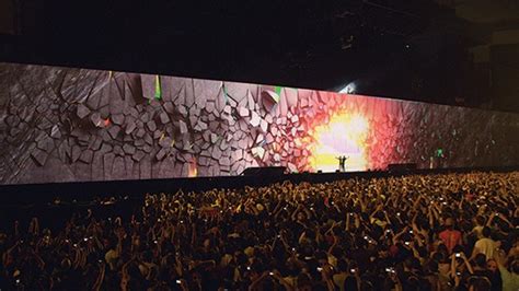 Roger-Waters-The-Wall-Live | Zepfanman.com