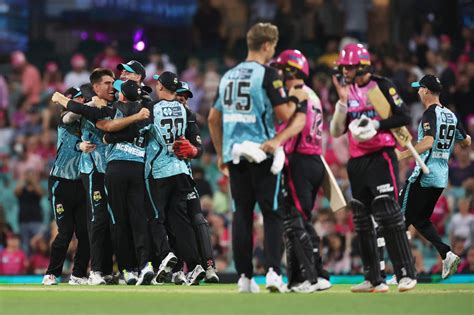 Brisbane Heat Celebrate The Winning Moment Espncricinfo