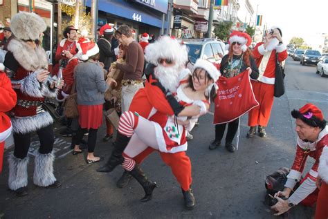 Santas Dancing To Chrismas Music On Castro St Santacon 2 Flickr