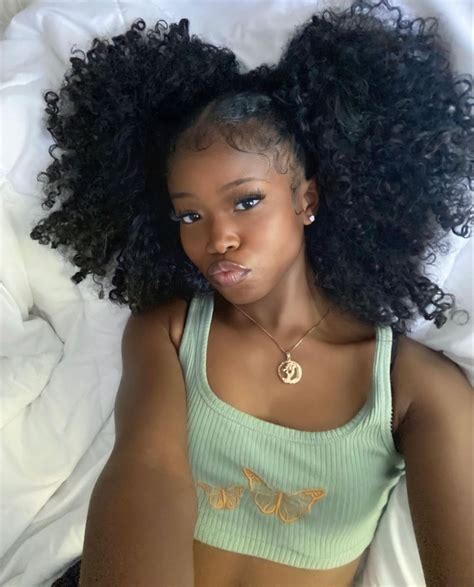 𝐒𝐓𝐔𝐍𝐍𝐀𝐆𝐑𝐋ᥫ᭡ Natural Hair Styles Girl Hairstyles Hair Styles