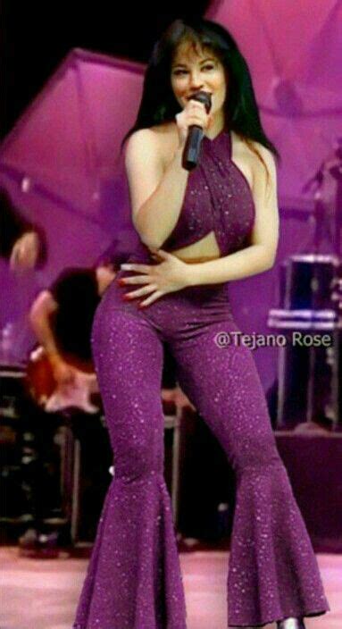 Pin By Andrea On Selena Quintanilla Selena Quintanilla Outfits